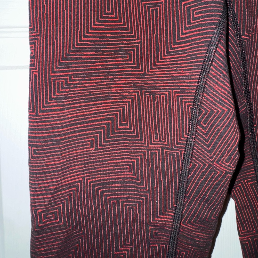 The Lululemon Wunder Under Pant (Hi-Rise) in "Maze True Red Black"